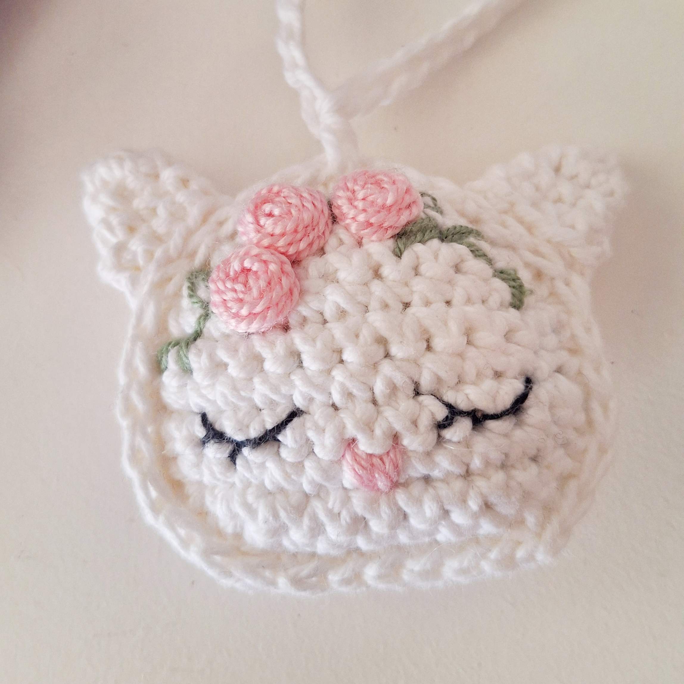 bordar letras tejidas a crochet